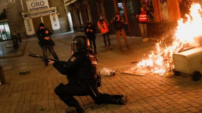 Pročitajte više o članku Nasilni protesti u Španiji zbog hapšenja repera, povrijeđen veći broj ljudi