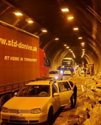 Pročitajte više o članku Blokada saobraćaja u tunelu Crnaja