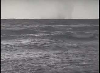Pročitajte više o članku Pilot se izbacio sekundu prije nego je avion pao u okean (VIDEO)