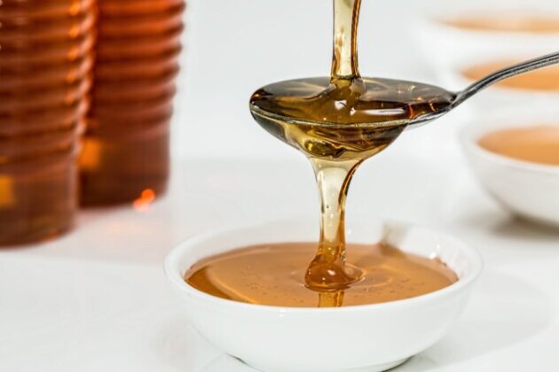 Pročitajte više o članku Prednosti meda + kako ga uklopiti u svakodnevnu prehranu