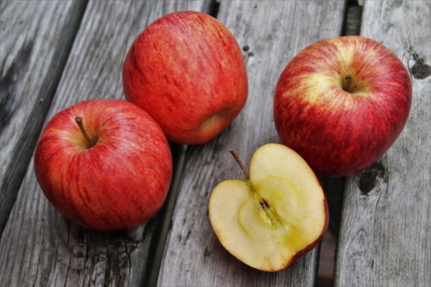 Pročitajte više o članku Jabuke: Ishrana i zdravstvene prednosti kraljice voća