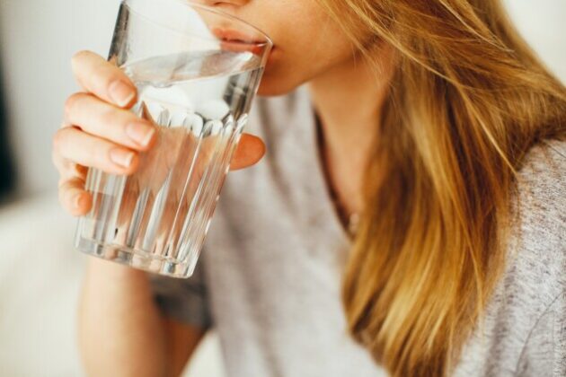Pročitajte više o članku Voda i dnevni unos: Pijete li dovoljno vode?