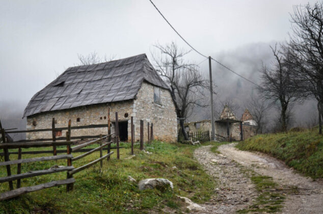 Pročitajte više o članku Selo Ledići krije tamnu tajnu: Ima svega dva stanovnika