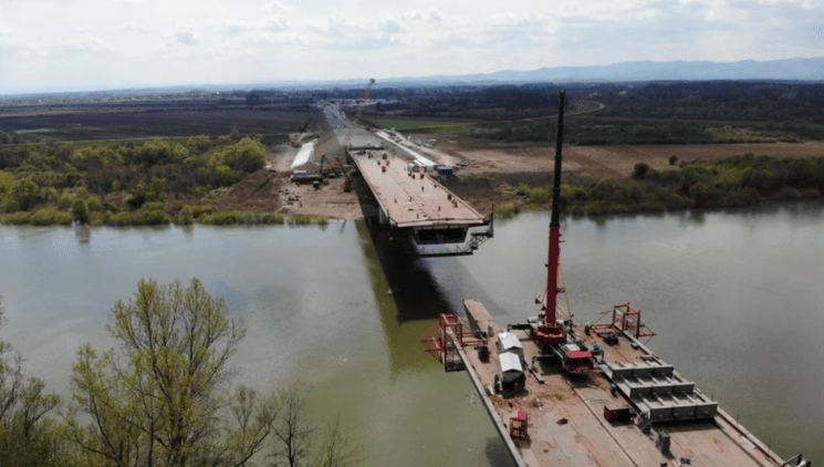 Pročitajte više o članku Izgradnja mosta na Savi koji spaja Hrvatsku i BiH u završnoj fazi: Evo kako izgleda