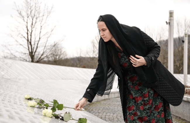 Pročitajte više o članku Gradonačelnica Benjamina Karić u Srebrenici: Njihovu patnju niko ne može olakšati…