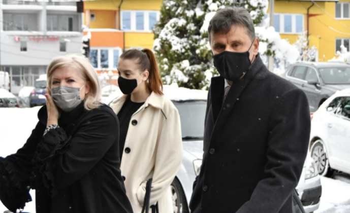 Pročitajte više o članku Novalić i ostali optuženi za “Malina respiratore” stigli na Sud BiH