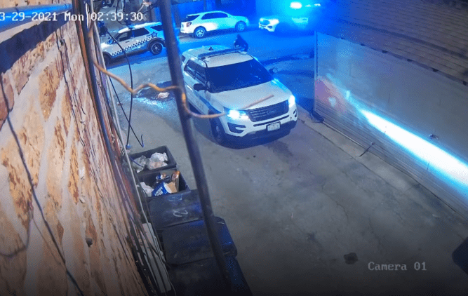 Pročitajte više o članku Objavljen snimak kada je policajac upucao 13-godišnjaka u Chicagu