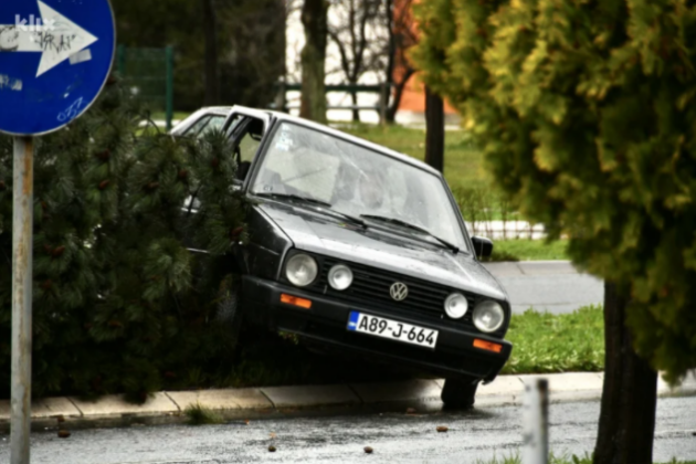 Pročitajte više o članku Nesreća u sarajevskom naselju Saraj-Polje, sudarili se Golf i kamion