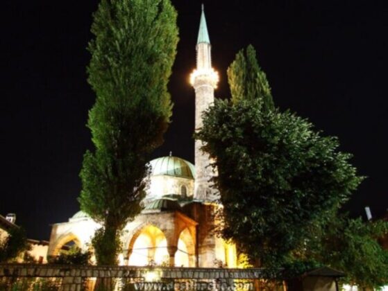 Pročitajte više o članku U džamijama u Sarajevu će sabah, jaciju i teraviju obavljati samo imam i mujezin