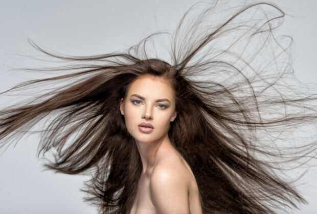 Pročitajte više o članku Devet trikova pomoću kojih kosa izgleda gušće