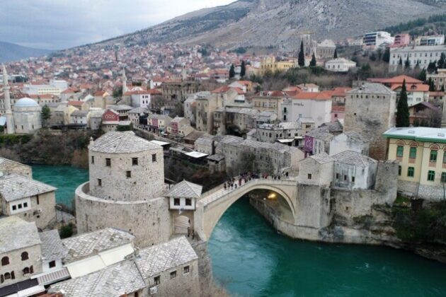 Pročitajte više o članku Mostar: Danima nema nikoga da plati skok sa Starog mosta!