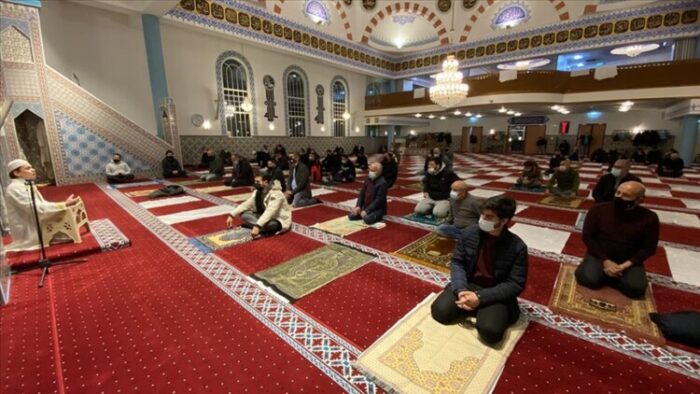 Pročitajte više o članku U džamijama u Holandiji klanjan prvi teravih-namaz nakon ublažavanja epidemioloških mjera