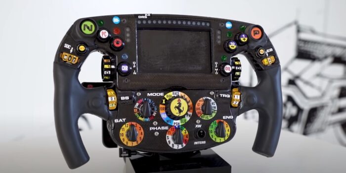 Pročitajte više o članku Čemu služe dugmići na F1 volanu