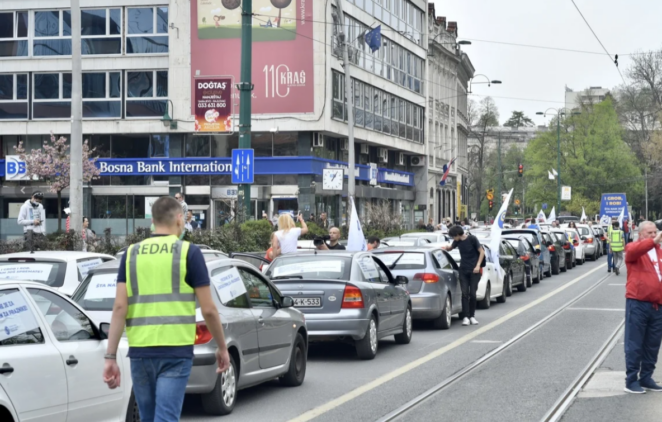 Pročitajte više o članku Trgovci protestima u Sarajevu ukazali na težak položaj: Država samo što nam dušu nije uzela