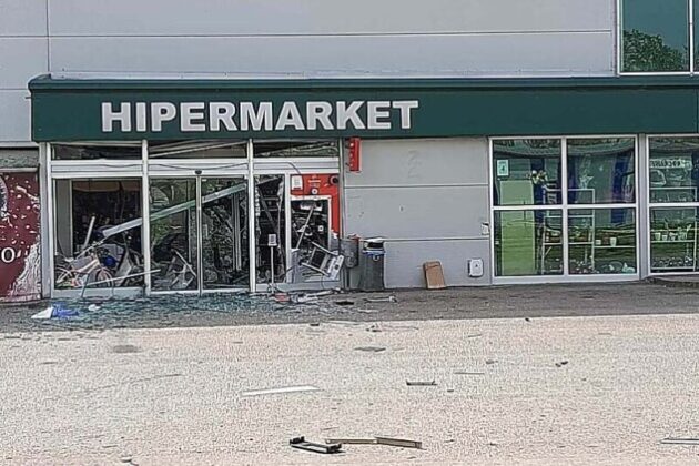 Pročitajte više o članku Eksplozija u tržnom centru u Modriči: Opljačkan bankomat