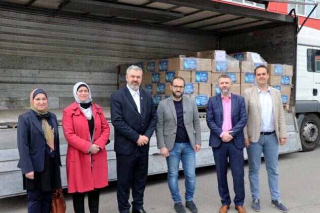 Pročitajte više o članku BBI banka i Rijaset iz BiH pripremili 1.000 paketa hrane povratnicima