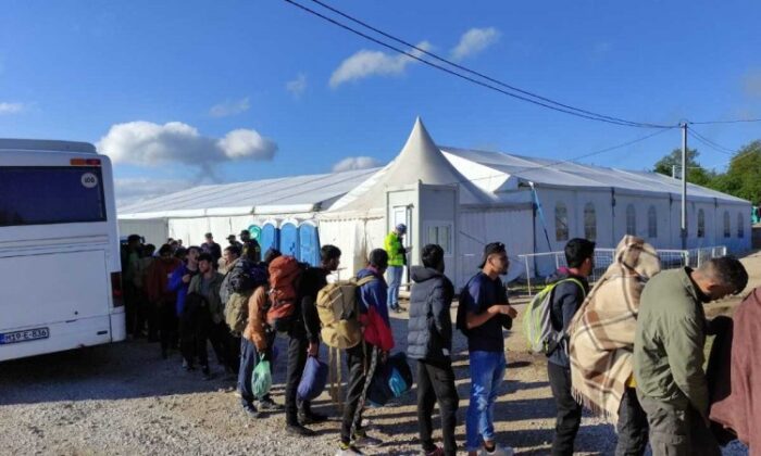 Pročitajte više o članku U kamp Lipa izmješteno 255 migranata sa četiri lokacije na području Bihaća