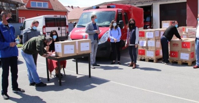 Pročitajte više o članku TIKA isporučila 200 ramazanskih humanitarnih paketa u Slatinu