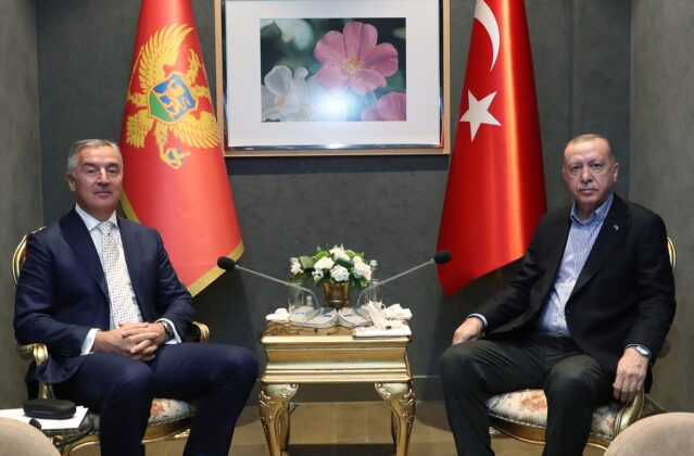 Pročitajte više o članku Erdogan se u Antaliji sastao sa predsjednikom Crne Gore Đukanovićem