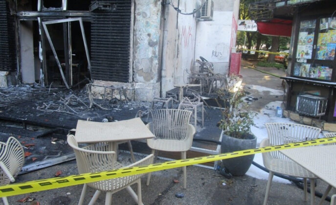 Pročitajte više o članku Potpuno izgorio kafić u centru Mostara, stanari na vrijeme napustili zgradu