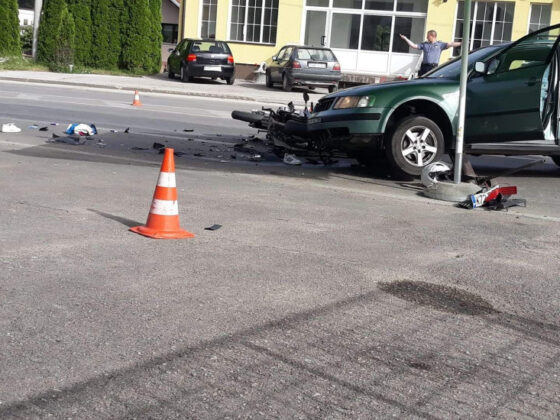 Pročitajte više o članku Stravična nesreća u Turbetu kod Travnika: Motociklista se zabio u vozilo