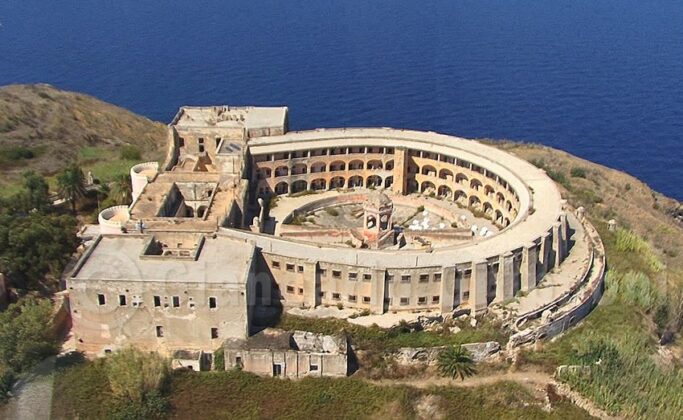 Pročitajte više o članku Italija planira napušteni zatvorski otok pretvoriti u turističku atrakciju