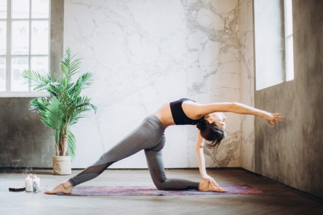 Pročitajte više o članku Yoga- fizička aktivnost koja će vam zategnuti, ali i istegnuti tijelo