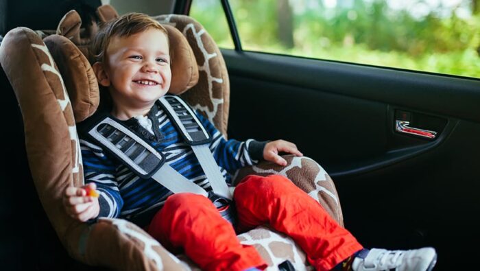 Pročitajte više o članku Kako pravilno koristiti klimu u vozilu ako prevozite mališane