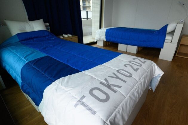 Pročitajte više o članku Olimpijci pokazuju koliko ljudi treba da razbije kartonski krevet u TikTok videu