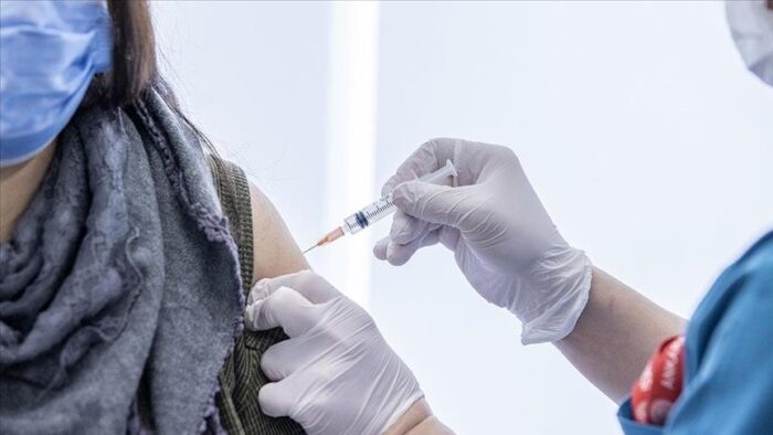 Pročitajte više o članku Kakve simptome imaju zaraženi koji su vakcinisani, a kakve oni koji nisu?