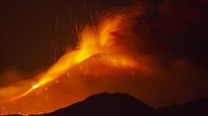Pročitajte više o članku Italija: Ponovo eruptirao vulkan Etna, lavu izbacivao 800 m uvis