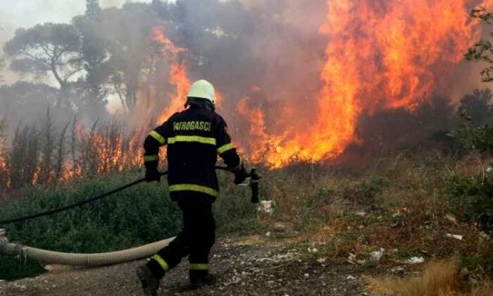 Pročitajte više o članku U Jablanici aktivan požar, potrebna pomoć helikoptera