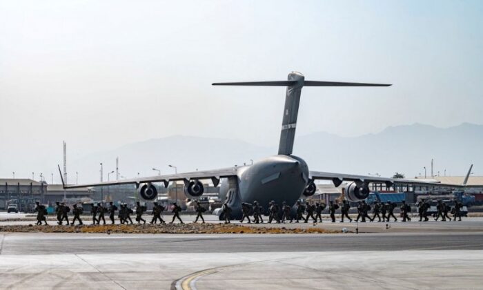 Pročitajte više o članku Posljednji američki vojni avion napustio Kabul