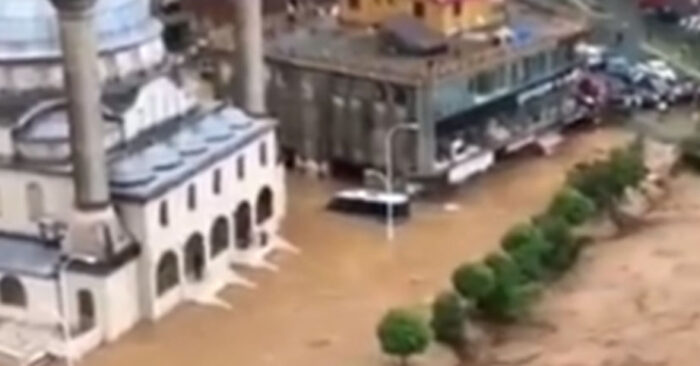 Pročitajte više o članku Prizori katastrofe u Turskoj: Poplave jedne od najgorih u istoriji (VIDEO)