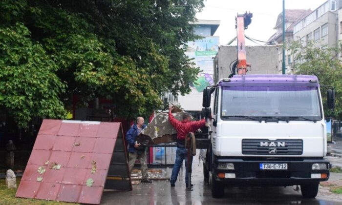 Pročitajte više o članku Vlasnik uklonio sporni objekt iz ulice Maršala Tita u Sarajevu