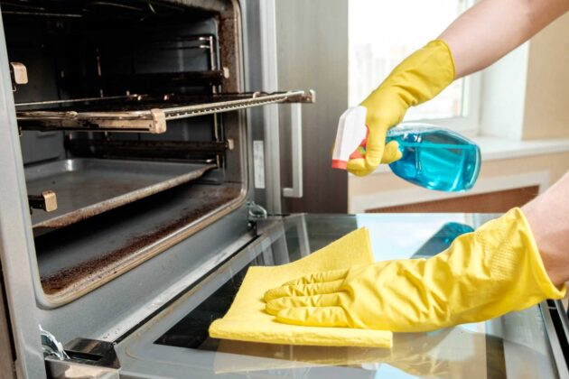 Pročitajte više o članku Evo kako da očistite rernu – Pozdravite se s najtvrdokornijim mrljama