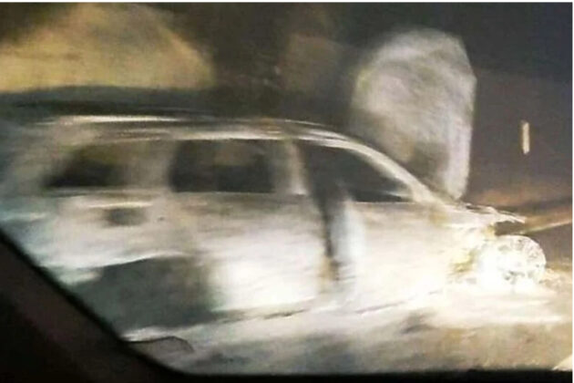 Pročitajte više o članku Šokantno: Navijači presreli automobil sudije Topalovića i zapalili ga bakljama nakon utakmice u Mostaru