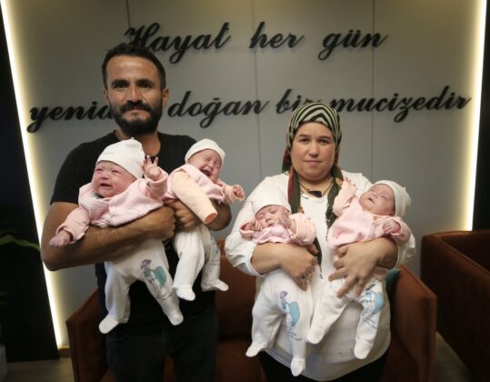 Pročitajte više o članku Antalija: Majka Ayse rodila zdrave četvorke iako je u trudnoći bolovala COVID