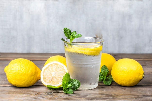 Pročitajte više o članku Da li je voda s limunom natašte zaista zdrava za organizam?