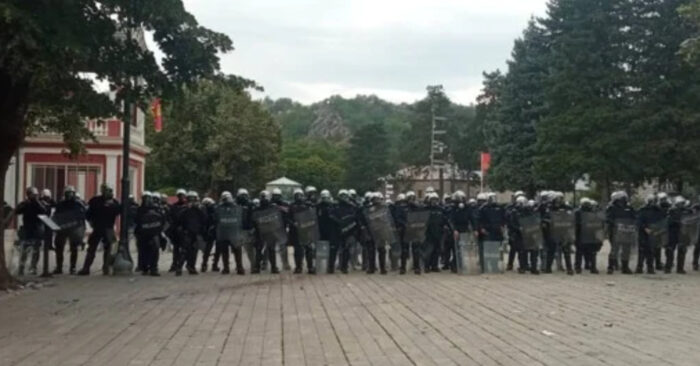 Policija na Cetinju bacila više suzavaca: Povrijeđeno najmanje četvero građana