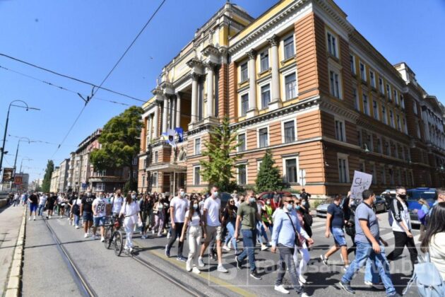 Pročitajte više o članku Studenti održali još jedan protest, traže smjenu rektora Škrijelja