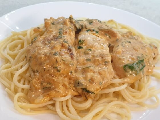 Pročitajte više o članku Recept: Piletina sa tjesteninom u sosu (VIDEO)