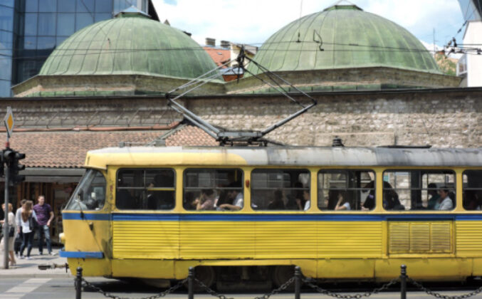 Pročitajte više o članku Sarajevo: Žena se porodila na tramvajskoj stanici kod Katedrale