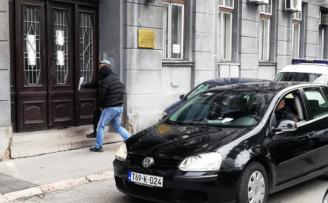Pročitajte više o članku Pao odbjegli organizator fingiranja nesreća: Policajac iz Sarajeva pronašao Adija Đelkića u Lukavici