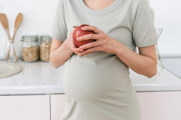 Pročitajte više o članku Pažljivo s ishranom: Ovoj hrani recite NE u trudnoći