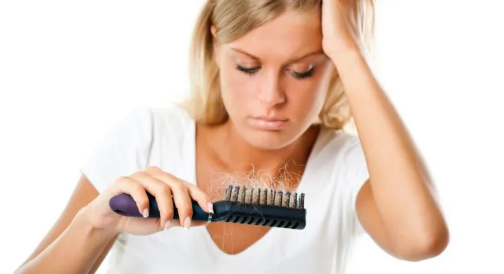 Pročitajte više o članku Kako spriječiti opadanje kose i potaknuti njezin rast?