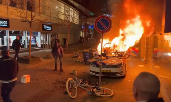 Pročitajte više o članku Haos i pucnjava: Veliki neredi u Rotterdamu (VIDEO)