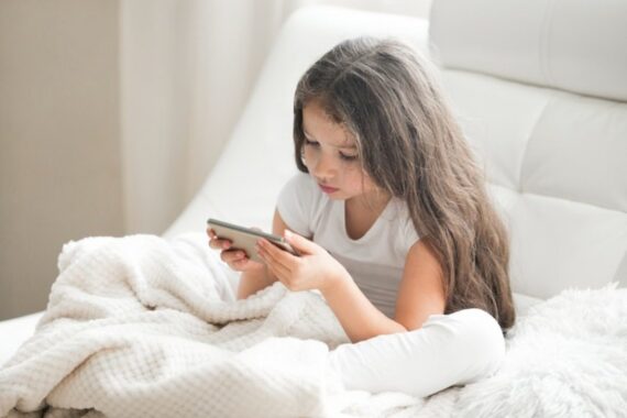 Pročitajte više o članku Stručnjak upozorava: Djeca mlađa od 11 godina ne bi smjela imati mobitel