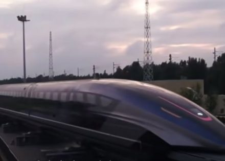 Pročitajte više o članku Čudo iz Kine: Pogledajte šta može najbrži voz na svijetu (Video)