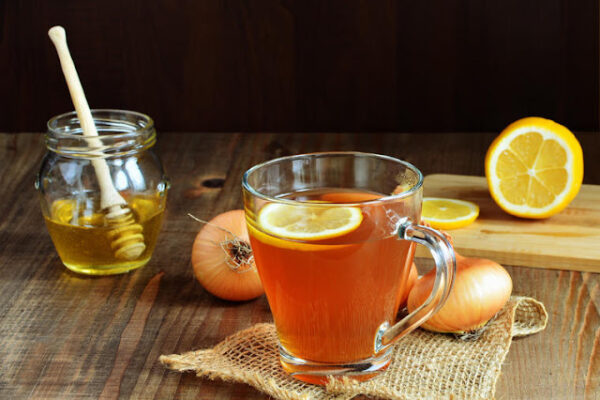 Pročitajte više o članku Čaj od luka pomaže kod suhog kašlja, gripe i upale grla!